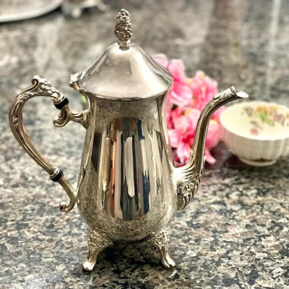 Elegant Polished Silver Plated Tea/Coffee Lidded Pot Vintage Teapot Teaware - Picture 2 of 14